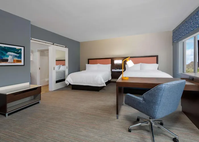 Hampton & Cody, Wy Hotel